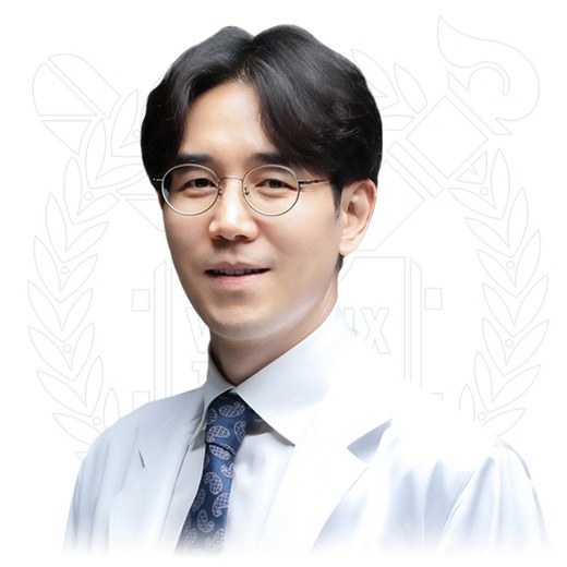 서울e라인교정치과 대표원장 · 치과교정과 전문의